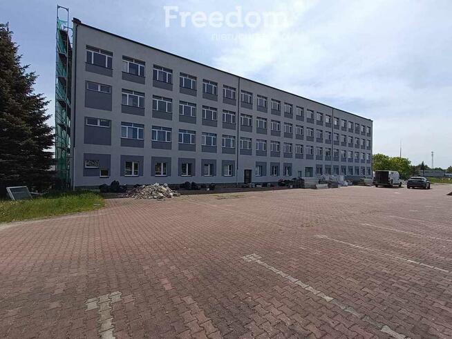 Nowoczesny budynek hotelowy lub dom seniora