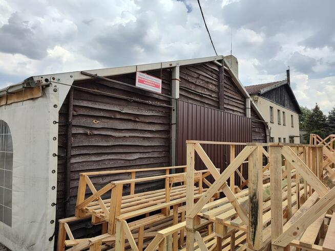 Syndyk sprzedaje namiot plandekowy po Drew Holz