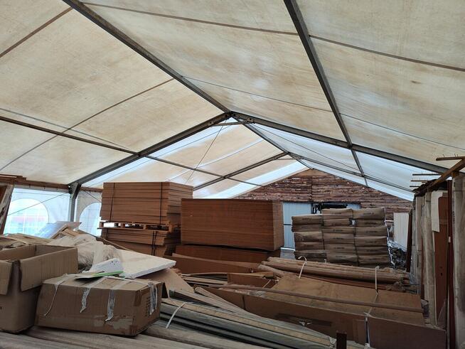 Syndyk sprzedaje namiot plandekowy po Drew Holz