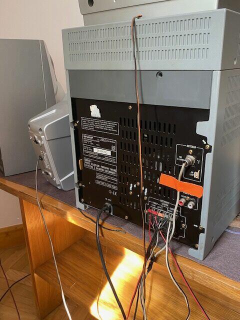 Wieża Sharp CP-DC9 plus 5 głosników