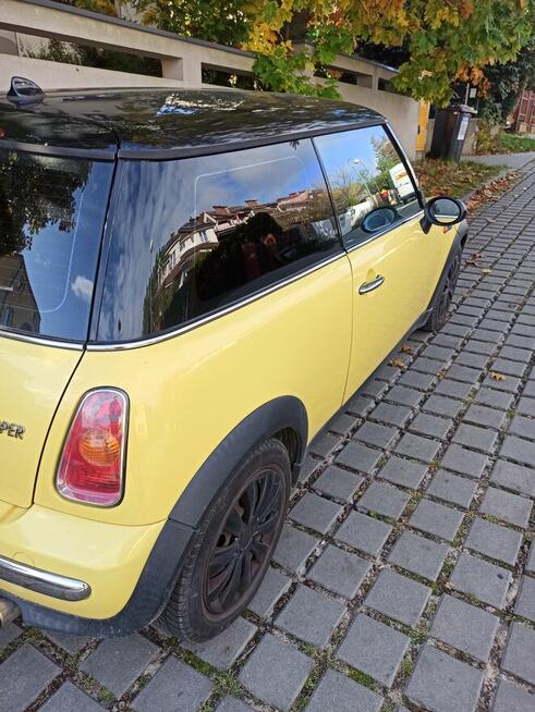 Syndyk sprzedaje pojazd Mini Cooper