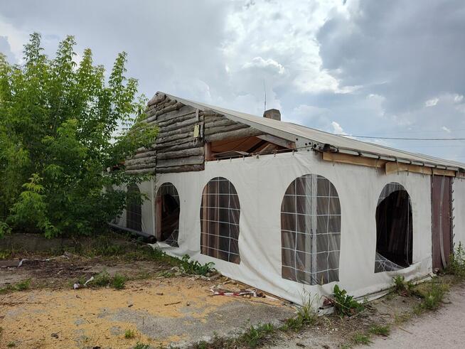 Syndyk sprzedaje namiot plandekowy po Drew Holz