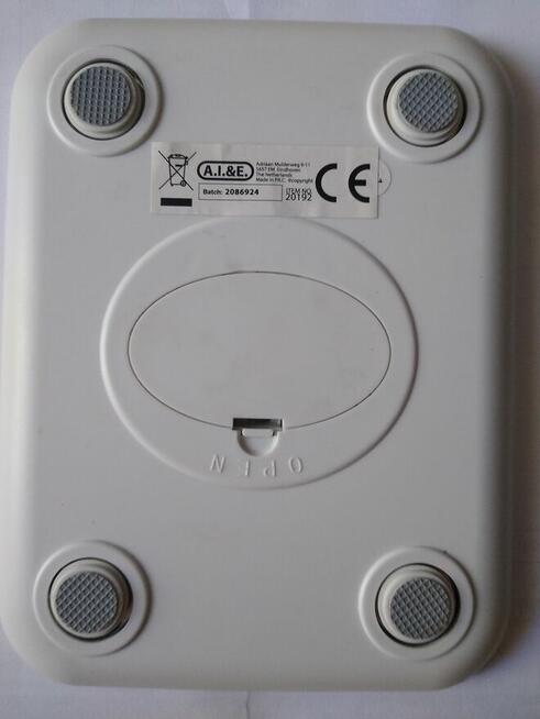 Mała elektroniczna waga kuchenna, 20 zł.
