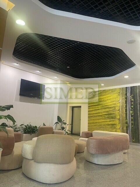 Otwarta przestrzeń,kuchnia, serwerownia ,parking .