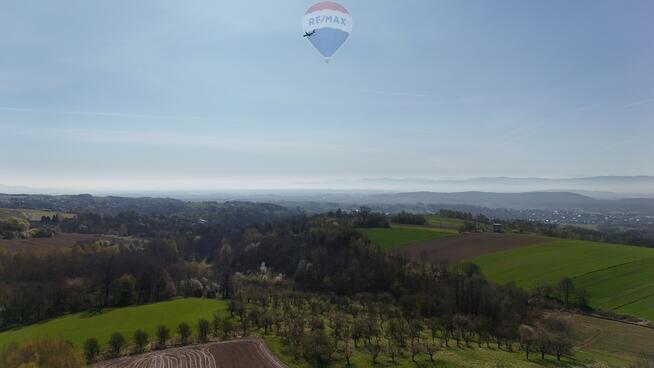 Szeroka działka budowlana 22 ary – Sanka