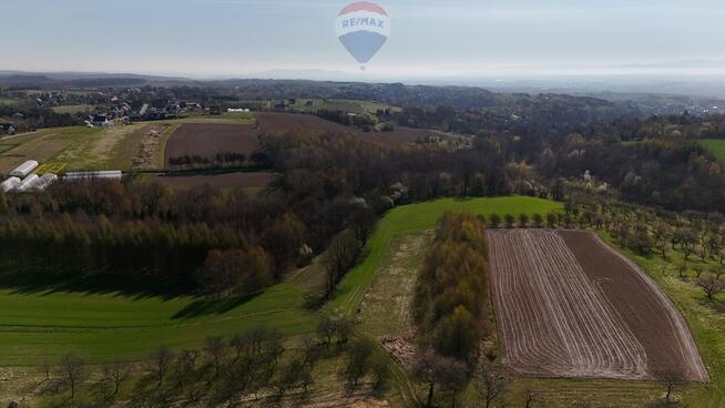 Szeroka działka budowlana 22 ary – Sanka