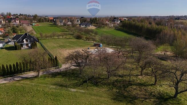 Szeroka działka budowlana 22 ary – Sanka