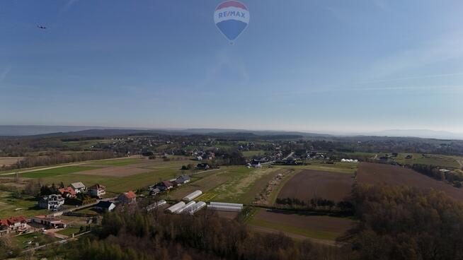 Szeroka działka budowlana 22 ary – Sanka