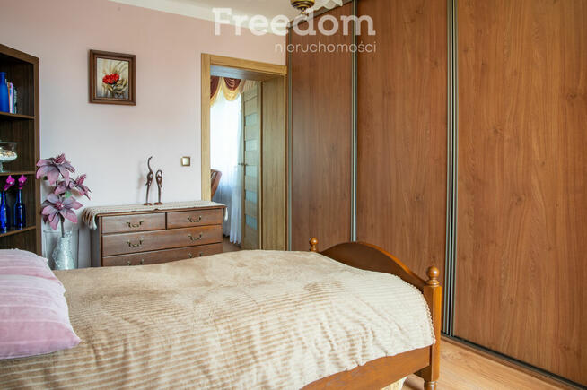 Piękne dwa pokoje na 2 piętrze z dużym balkonem.