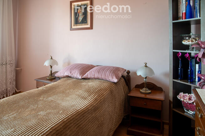 Piękne dwa pokoje na 2 piętrze z dużym balkonem.