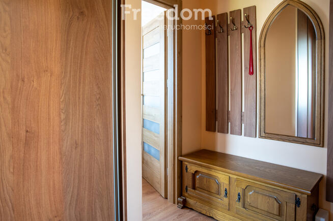 Piękne dwa pokoje na 2 piętrze z dużym balkonem.