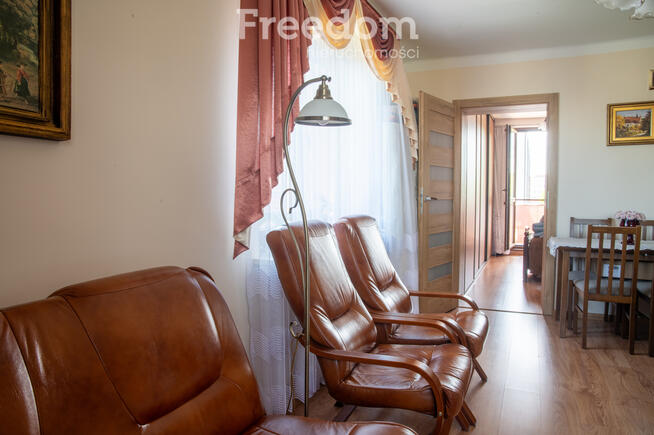 Piękne dwa pokoje na 2 piętrze z dużym balkonem.