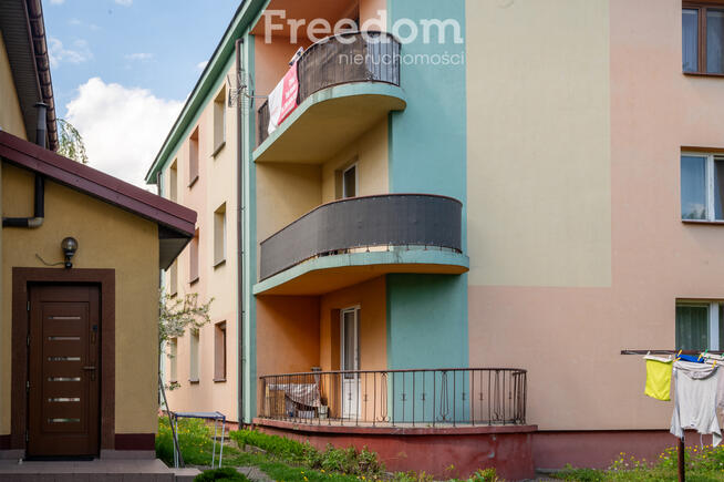 Piękne dwa pokoje na 2 piętrze z dużym balkonem.