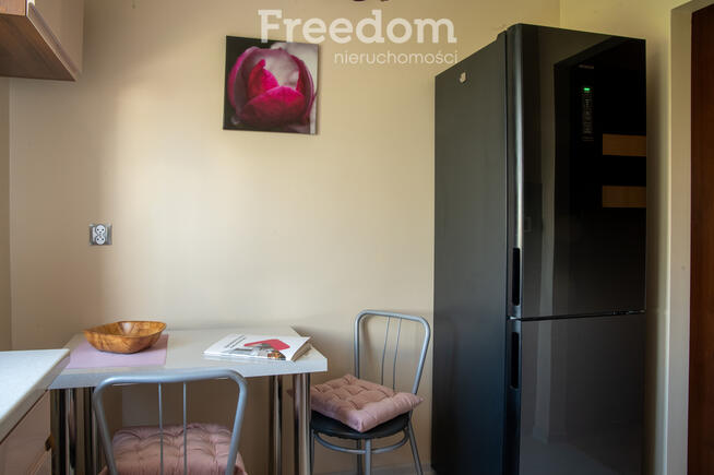 Piękne dwa pokoje na 2 piętrze z dużym balkonem.