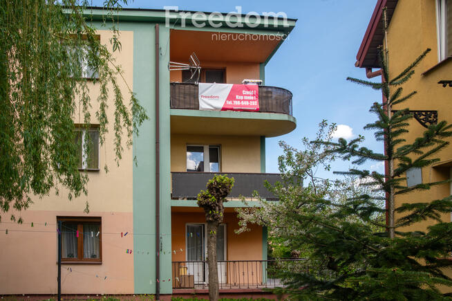 Piękne dwa pokoje na 2 piętrze z dużym balkonem.