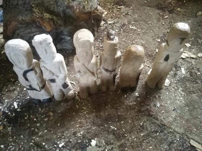 FIGURKI RZEŹBIONE W DREWNIE