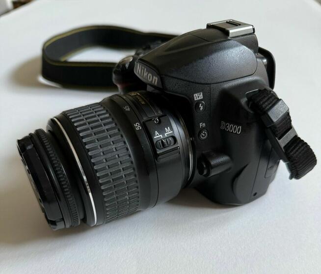 Nikon D3000 + dwa obiektywy Nikkor DX AF-S 18-105 / 18-55