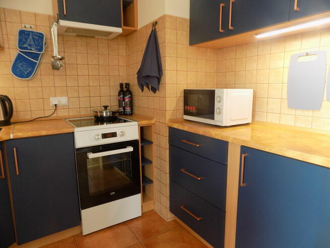 Al. Stanów Zjednoczonych, przy rondzie Wiatraczna, z garażem