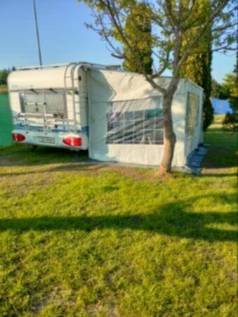 Przyczepa Hobby 495 ufe rok 2001