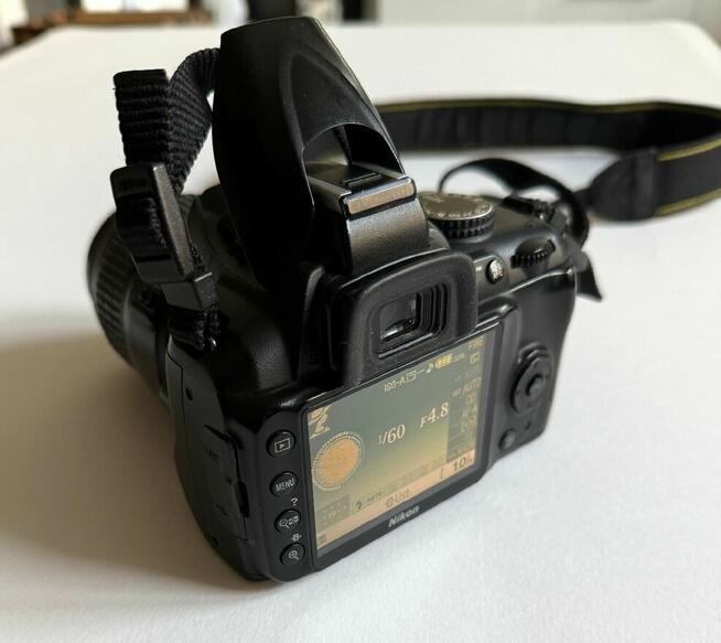 Nikon D3000 + dwa obiektywy Nikkor DX AF-S 18-105 / 18-55