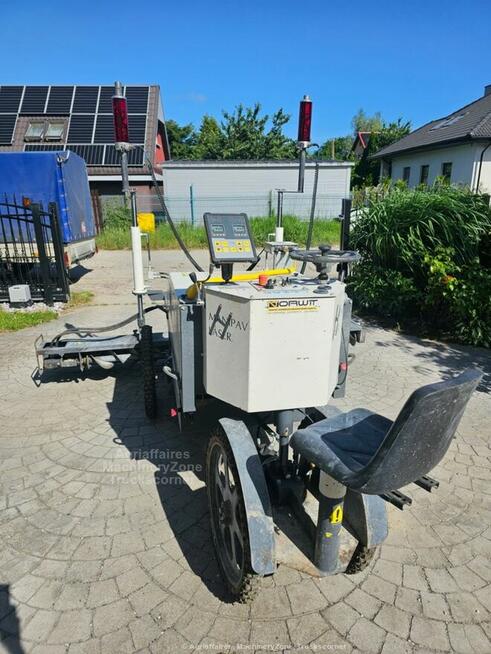 Manipav M2000E laserowa zacieraczka do betonu