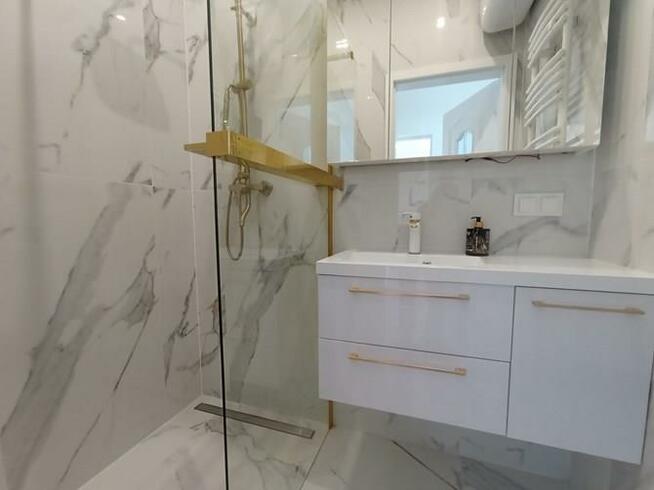 Funkcjonalny i jasny pokój z WIFI, Dębowa 6