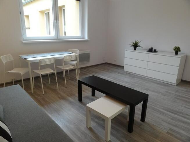 Wynajmę jasna kawalerkę, Gogolińska 9