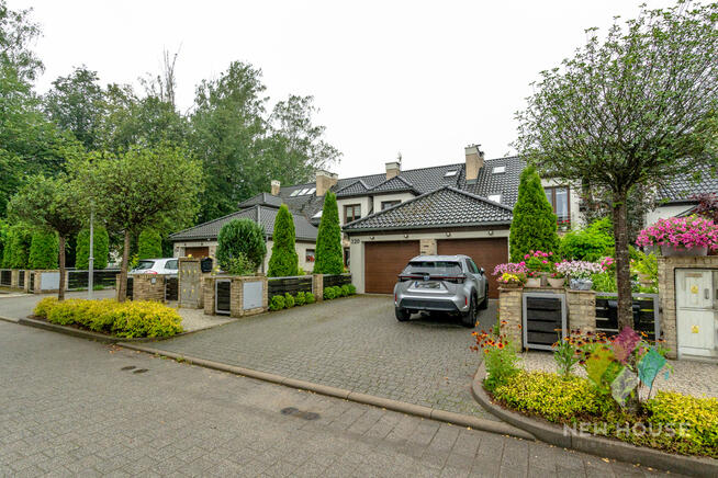 Do wynajęcia dom z garażem, na strzeżonym osiedlu.