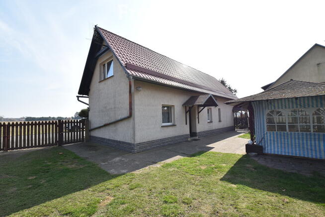 2 domy, 7 pokoi + 160 m2 b.gospodarcze, staw i las