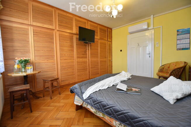 2 domy, 7 pokoi + 160 m2 b.gospodarcze, staw i las