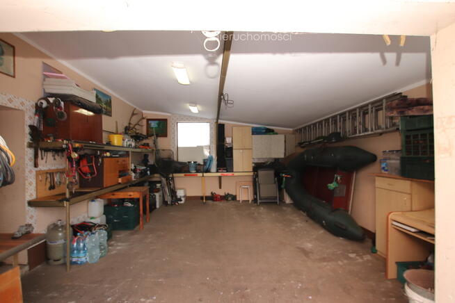 Dom z widokiem na pola, las