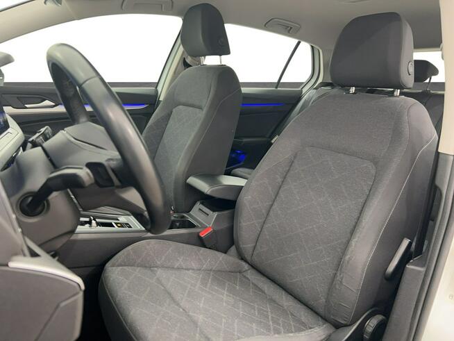 Volkswagen Golf VIII 1.0 eTSI Life DSG Hatchback