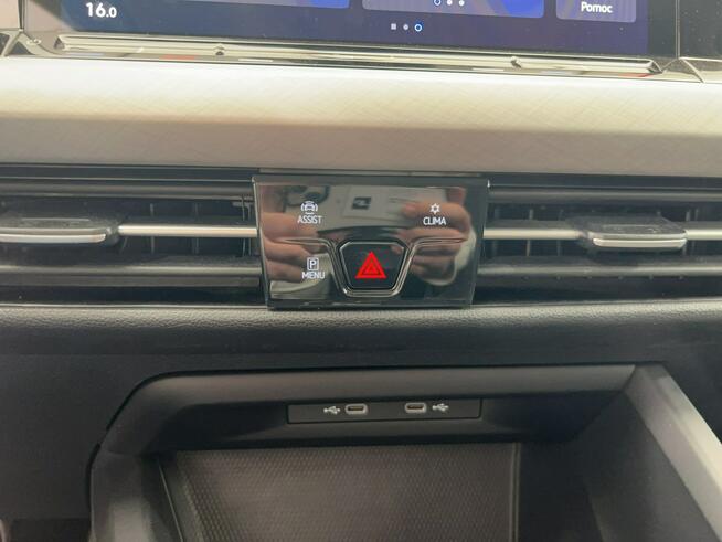 Volkswagen Golf VIII 1.0 eTSI Life DSG Hatchback