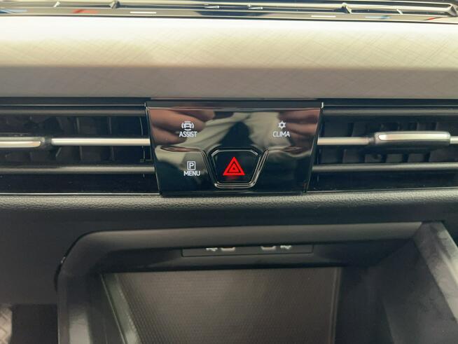 Volkswagen Golf VIII 1.0 eTSI Life DSG Hatchback