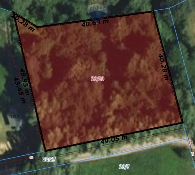 Działka z linią brzegową, siedlisko z sadem i las