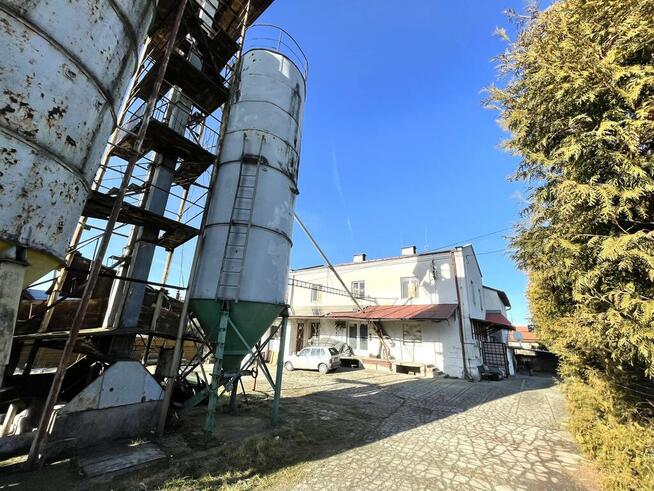 Budynek handlowo-usługowo-mieszkalny w Stopnicy