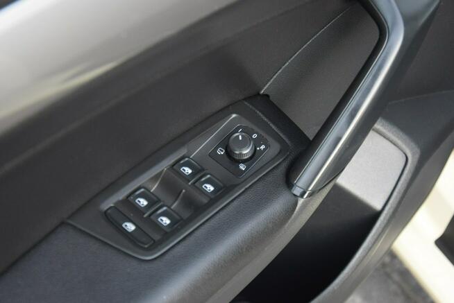 Volkswagen Touran 2.0TDI 7-osobowy/ Navi/ Kamera/ Led/ PDC/ Panorama/ Sprowadzony