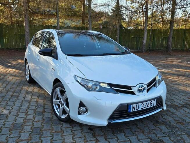 Toyota Auris 1.8 Benzyna Hybryda 136km Automat Biała Perła