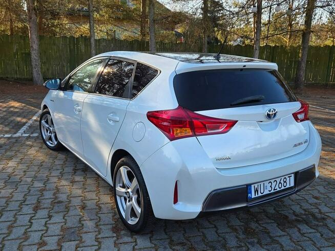 Toyota Auris 1.8 Benzyna Hybryda 136km Automat Biała Perła
