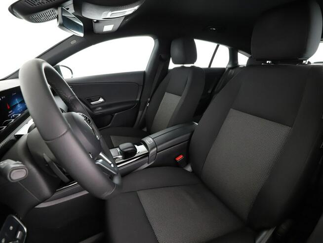 Mercedes CLA 200 automat full LED navi klima auto grzane fotele kamera i czujniki parko