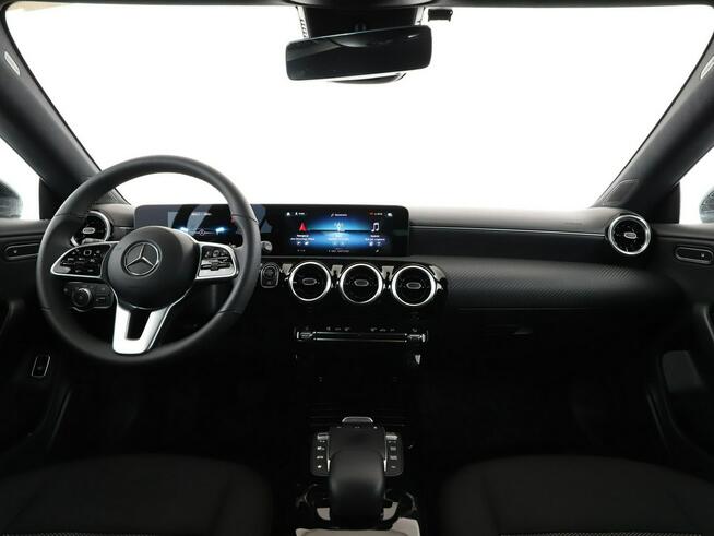 Mercedes CLA 200 automat full LED navi klima auto grzane fotele kamera i czujniki parko