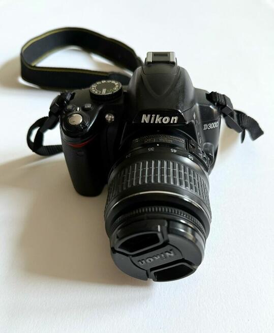Nikon D3000 + dwa obiektywy Nikkor DX AF-S 18-105 / 18-55
