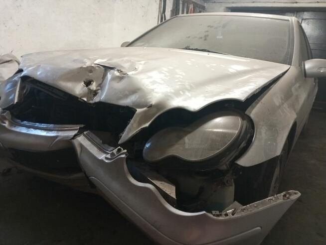 Mercedes 2.2 C klasa po kolizji 2002r.