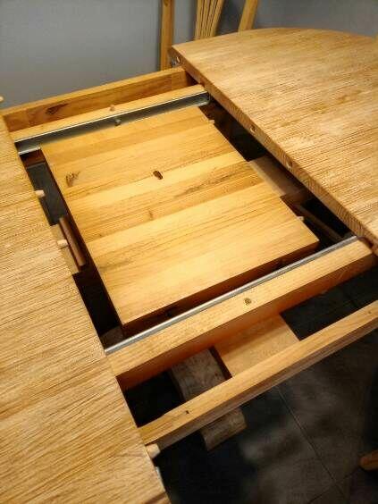 Sprzedam piękny stół z drewna piniowego