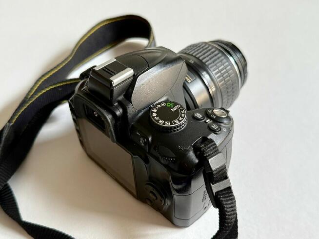 Nikon D3000 + dwa obiektywy Nikkor DX AF-S 18-105 / 18-55