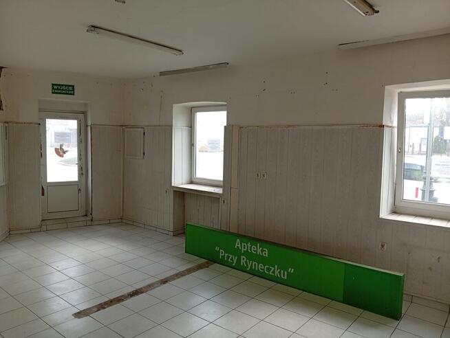 Duży lokal handlowo-usługowy. Parter, 3 wejścia, WC, witryny.