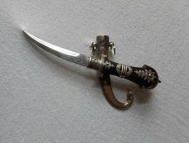 Orientalny sztylet z pochwą, Nie replika orginalne rękojeść