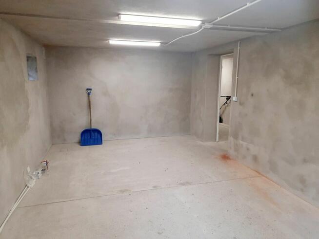 Magazyn budynek gospodarczy garaż 53m2 na ogrodzonej posesji