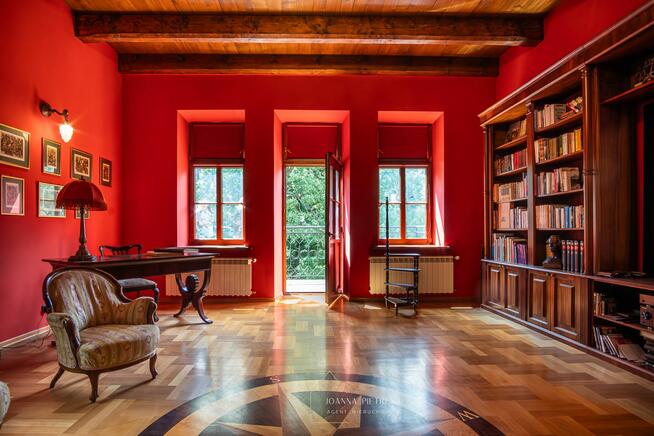 Dwór w Książniczkach, do zamieszkania / 10 minut od Krakowa