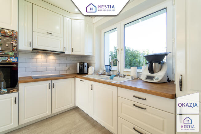 Dom wolnostojący, w całości podpiwniczony.